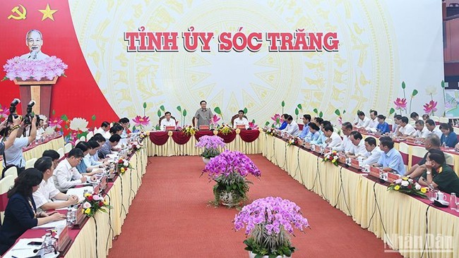 NA Chairman Vuong Dinh Hue speaks at the working session with representatives from the provincial Party Committee’s Standing Board on October 9 (Photo: NDO)