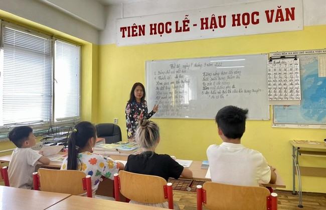 A class at the Vietnamese language centre in the Czech Republic. (Photo: vov.vn)