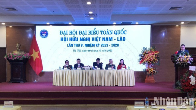 Standing Vice Chairman of the National Assembly Tran Thanh Man, who is President of the Vietnam-Laos Friendship Parliamentarians Group, speaks at the event (Photo: NDO)