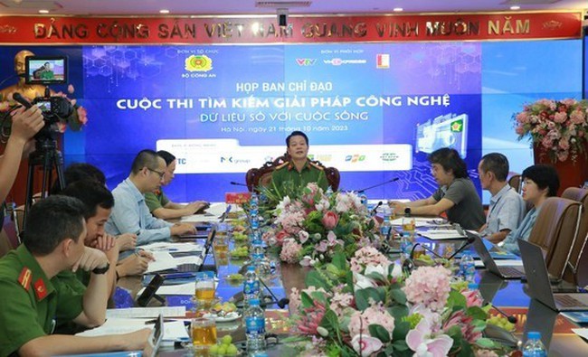 At a meeting of the steering board for the competition (Photo: sggp.org.vn)