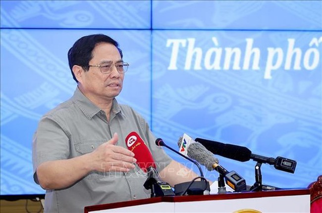 Prime Minister Pham Minh Chinh speaks at the meeting. (Photo: VNA)
