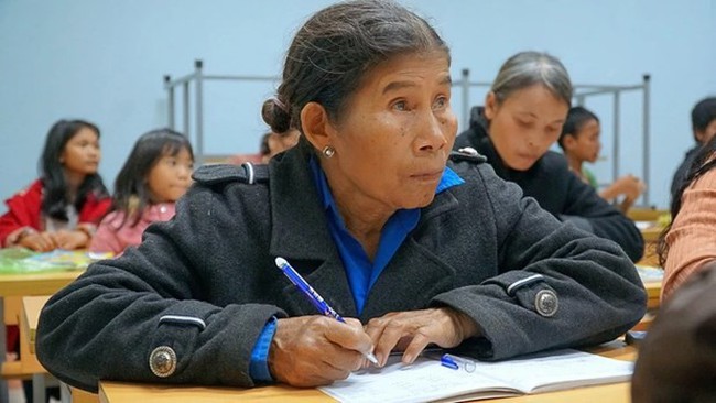 A literacy class in Gia Lai province (Photo: VNA)