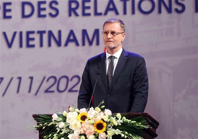 French Ambassador to Vietnam Olivier Brochet speaks at the ceremony. (Photo: VNA)