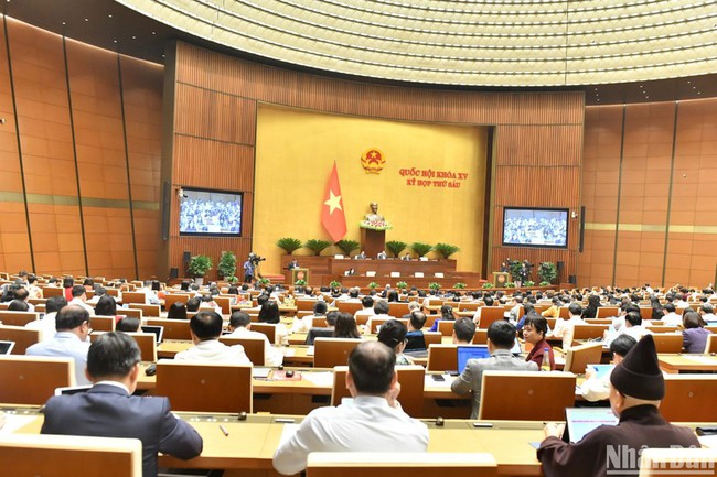 NA deputies discuss the draft revised Capital Law on November 27. (Photo: NDO)