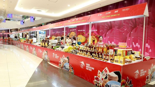 Agricultural and OCOP products displayed at the Hanoi Agriculture Fair 2022 (Photo: NDO)