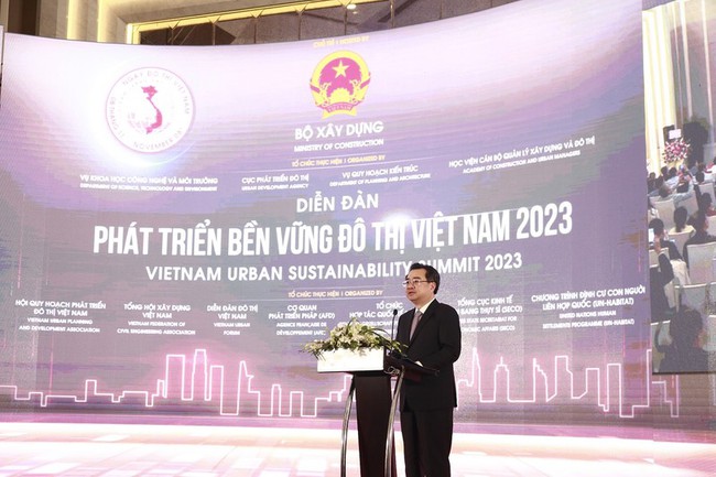Minister of Construction Nguyen Thanh Nghi speaking at the event. (Photo: NDO)
