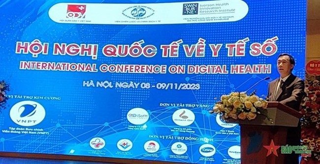 Deputy Minister of Health Tran Van Thuan addresses the international conference on digital healthcare in Hanoi on November 8. (Photo: People's Army daily)