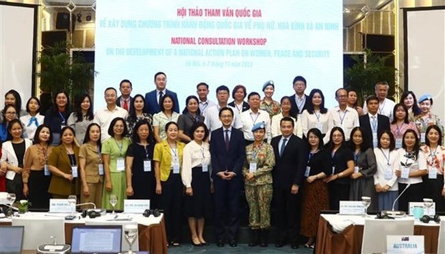 Deputy Foreign Minister Do Hung Viet (middle, front) and delegates at the conference (Photo: VNA)