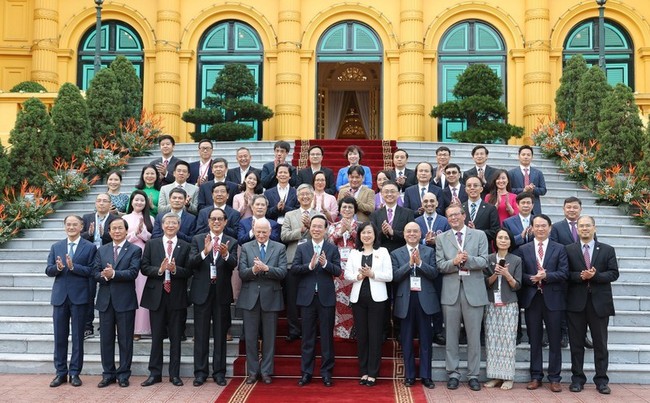 President Vo Van Thuong meets with delegates to AFCC 2023. (Photo: VNA)