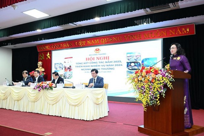 Deputy Minister of Industry and Trade Phan Thi Thang at a teleconference held in Hanoi on December 20 (Photo: baodautu.vn)