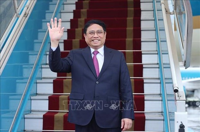 Prime Minister Pham Minh Chinh leaves Hanoi on June 25 to pay an official visit to China and attend the 14th Annual Meeting of the New Champions of the World Economic Forum (Photo: VNA)