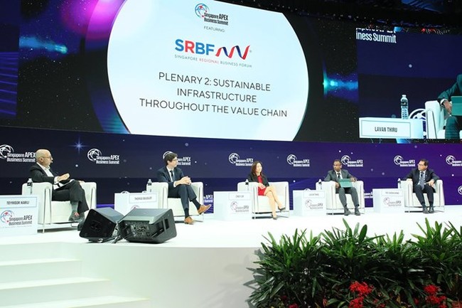 A session in the 6th Singapore Regional Business Forum in 2022. (Photo: hanoimoi.com.vn)