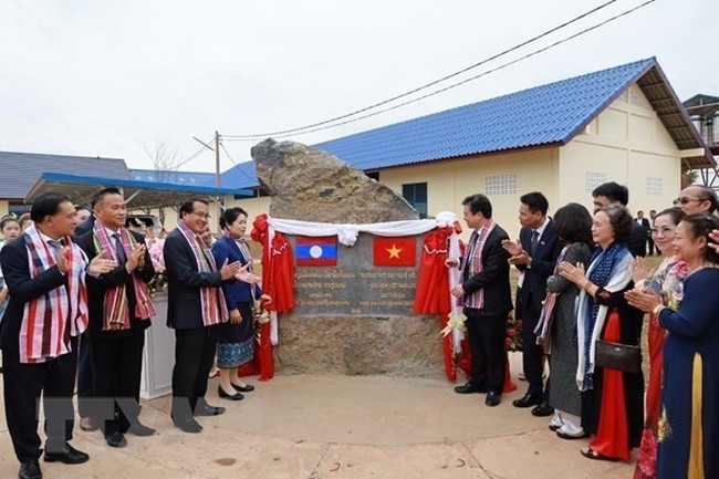 At the handover ceremony of Laos-Vietnam Friendship Vocational School. (Photo: VNA)