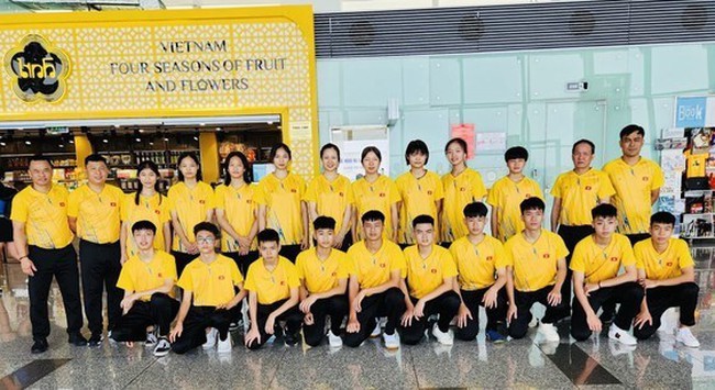 The Vietnamese players and coaches attend the 2023 Southeast Asia (SEA) Youth Table Tennis Championship in Brunei. (Photo: hanoimoi.com.vn)