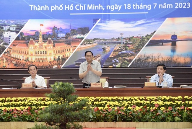 Prime Minister Pham Minh Chinh chairs the conference. (Photo: NDO)