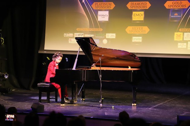 Hoang Kim Gia Bao, 14, from Hungary wins a first prize for the piano category at V-Stella 2023. (Photo: VNA)