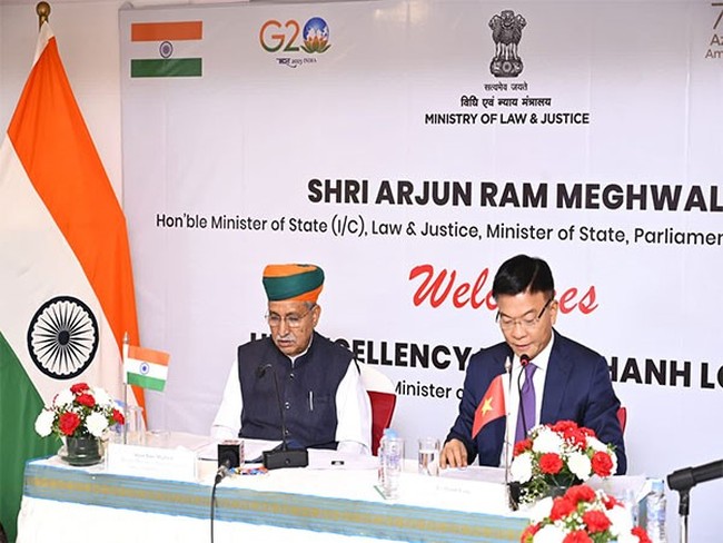 Union Minister of State for Law and Justice (Independent Charge) Arjun Ram Meghwal and Vietnamese Minister of Justice Le Thanh Long