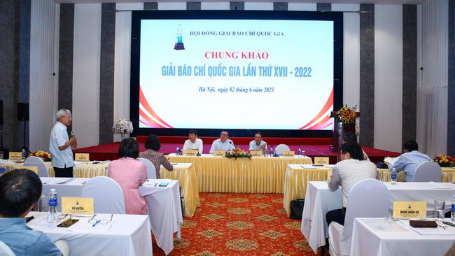 At the meeting of the National Press Awards Council on June 2 (Photo: congluan.vn)