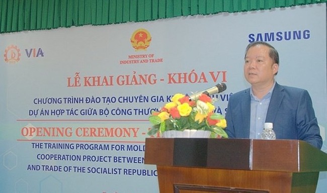 Deputy Director of the Department of Industry Pham Tuan Anh speaks at the event. (Photo: ITN)