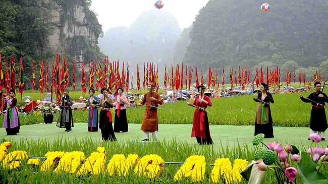 Performance opening the 2023 Ninh Binh tourism week themed “The Golden Colour of Tam Coc - Trang An”. (Photo by Ninh Binh Department of Tourism)