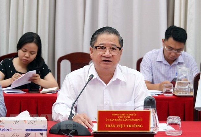 Chairman of the Can Tho People's Committee Tran Viet Truong speaks at the working session with the WB delegation on July 14. (Photo: VNA)