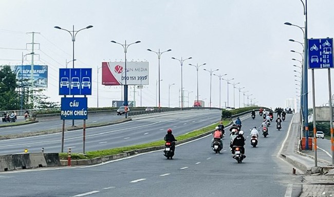 The 7.79km Vo Nguyen Giap Street runs from Saigon Bridge to the Thu Duc intersection. (Photo: VNA)
