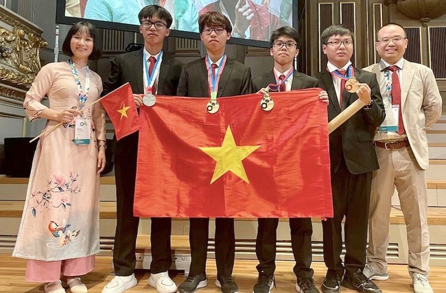 Vietnamese students win three gold medals and one silver medal at the 2023 International Chemistry Olympiad.