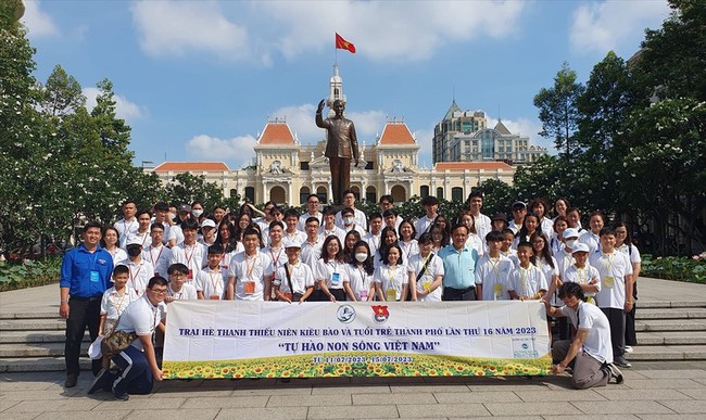 Summer camp for overseas young people kicks off in HCM City (Photo: baodantoc.vn)