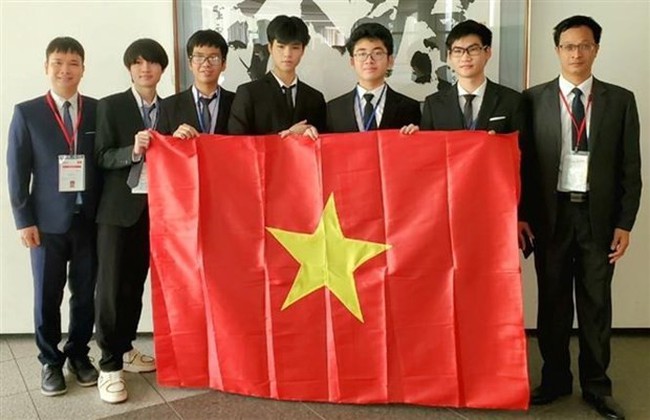 All five Vietnamese students participating in the 53rd International Physics Olympiad (IPhO) 2023 held in Japan from July 10-17 have brought home medals. (Photo: VNA)