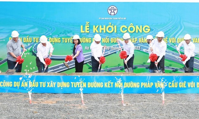 Delegate commence the construction of the road connecting Phap Van-Cau Gie Highway with Belt Road No.3 (Photo: ND)