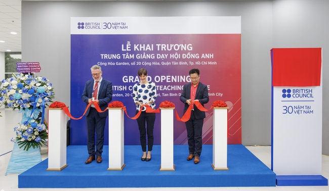 Mr Michael Little, Ms Emily Hamblin, and Mr Sungho Moon in the ribbon-cutting ceremony at Cong Hoa Garden new Teaching Centre Opening ceremony.