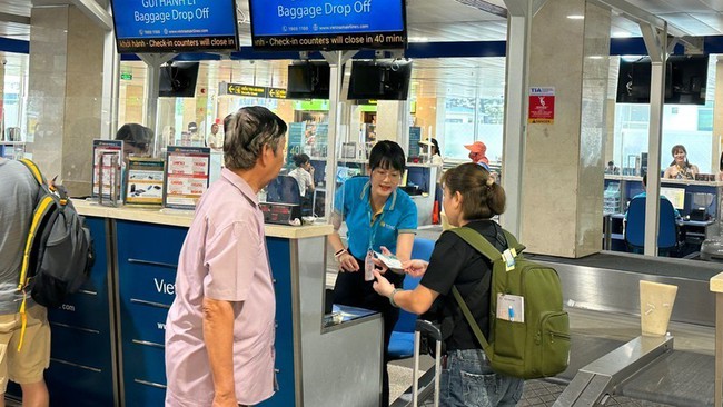 Passengers conduct procedures at Tan Son Nhat International Airport
