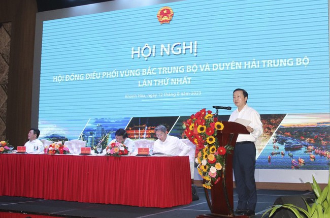 Deputy PM Tran Hong Ha speaking at the conference (Photo: baokhanhhoa.vn)