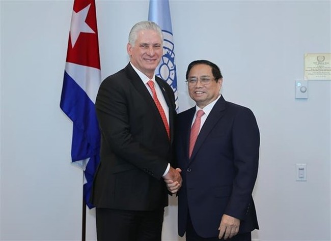 PM Pham Minh Chinh (R) meets with First Secretary of the Communist Party of Cuba and  President of Cuba Miguel Díaz-Canel in New York on September 20. (Photo: VNA)