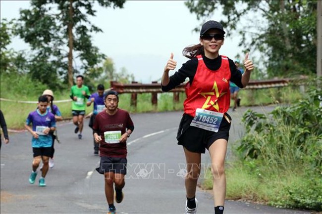 Over 1,500 runners participate in the Son Tra Run Challenge 2023 in Da Nang city (Photo: VNA)