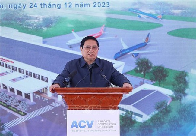 Prime Minister Pham Minh Chinh speaks from Dien Bien Airport on December 24 (Photo: VNA)
