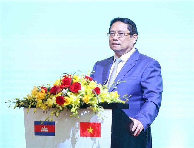 Prime Minister Pham Minh Chinh speaking at Vietnam-Cambodia investment and trade promotion forum (Photo: VNA)