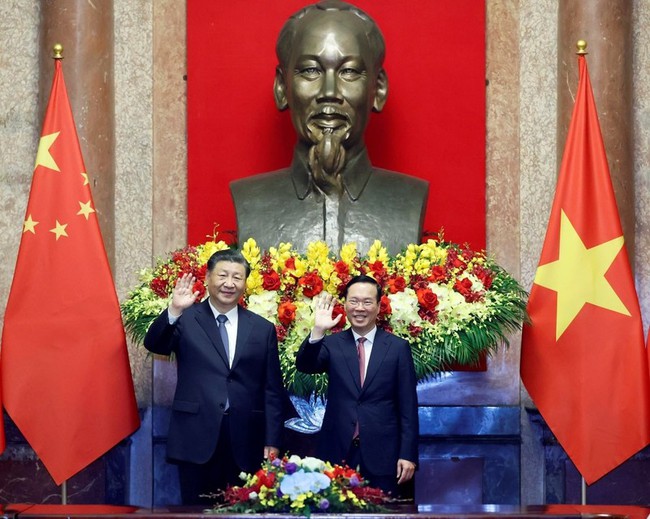 President of the Socialist Republic of Vietnam Vo Van Thuong (R) and General Secretary of the Communist Party of China (CPC) Central Committee and President of the People's Republic of China Xi Jinping. (Photo: VNA)