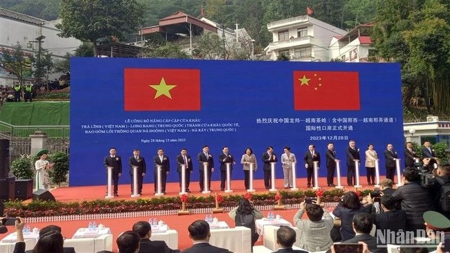 Ceremony marks upgrade of Vietnamese - Chinese border gates into international ones