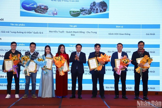 First prize winners honoured at the ceremony