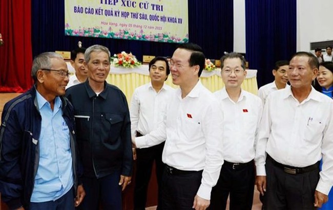 President Vo Van Thuong (third, right) meets voters in the central city of Da Nang on December 5, 2023. (Photo: VNA)