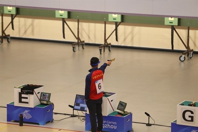 Marksman Pham Quang Huy competes at the Hangzhou 2023 Asian Games. (Photo: VNA)