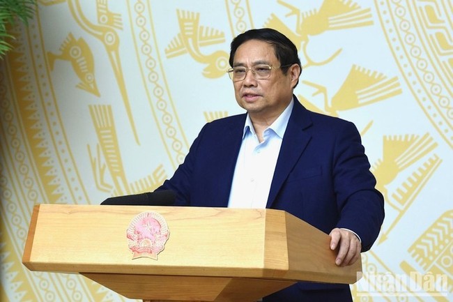 Prime Minister Pham Minh Chinh speaks at the meeting. (Photo: VNA)