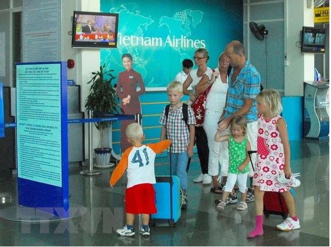 Russian tourists at Phu Quoc airport (Photo: VNA)