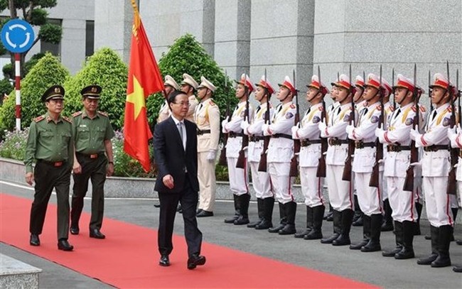 President Vo Van Thuong visits Ho Chi Minh City’s police force. (Photo: VNA)
