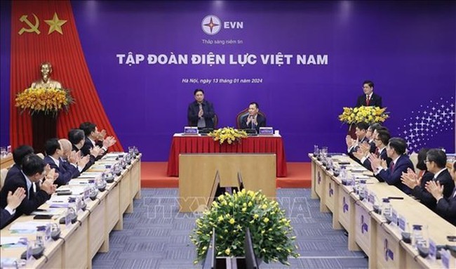 Prime Minister Pham Minh Chinh speaks at the working session (Photo: VNA)