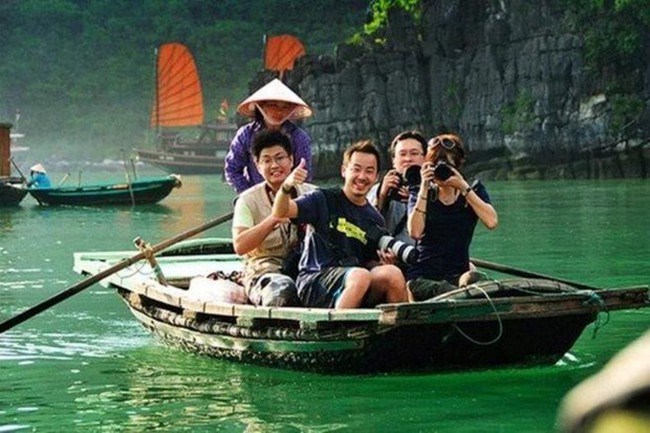 Vietnam aims to serve about 18 million international visitors and 110 million domestic tourists this year. (Photo: thanhnien.vn)