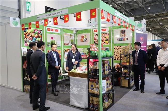 A booth introducing Vietnamese products at the expo (Photo: VNA)