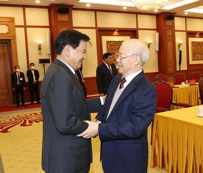 An overview of the high-level meeting between the CPV and the LPRP in Hanoi on February 26. (Photo: VNA)