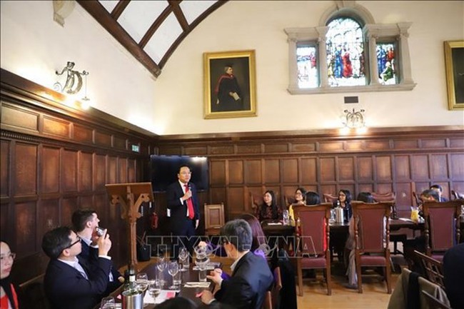 Vietnamese Ambassador to the UK Nguyen Hoang Long speaks at the Lunar New Year gathering at Westminster College. (Photo: VNA)